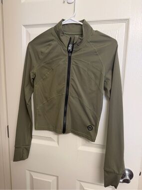 TLE The Ladies Edge Lightweight Utility Crop Zip Jacket - Olive Green